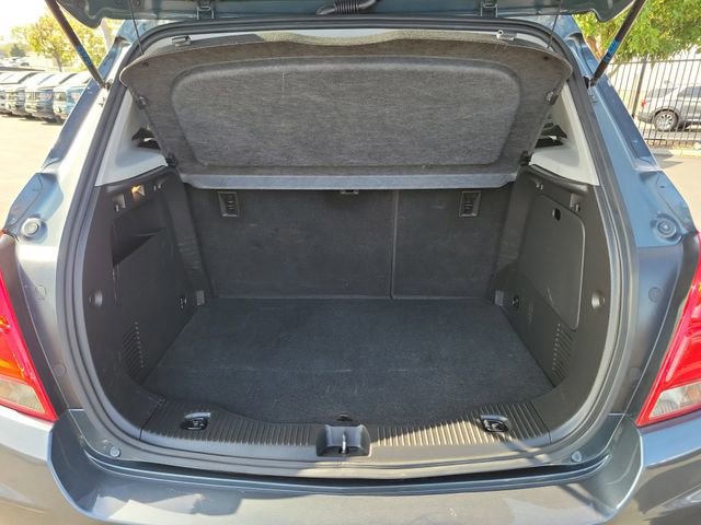 Used 2021 Chevrolet Trax LT w/ LT Convenience Package image 25