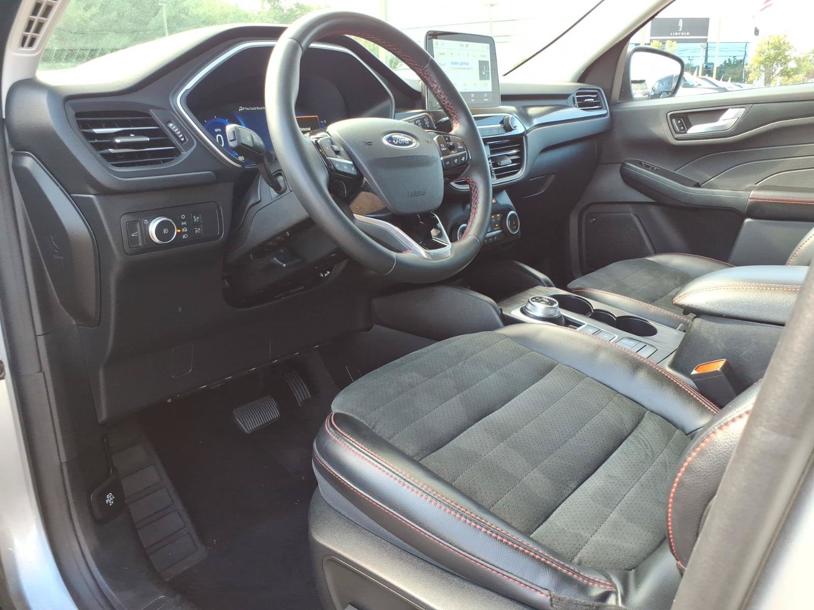 Certified 2022 Ford Escape SEL w/ SEL Stealth AWD Package image 13