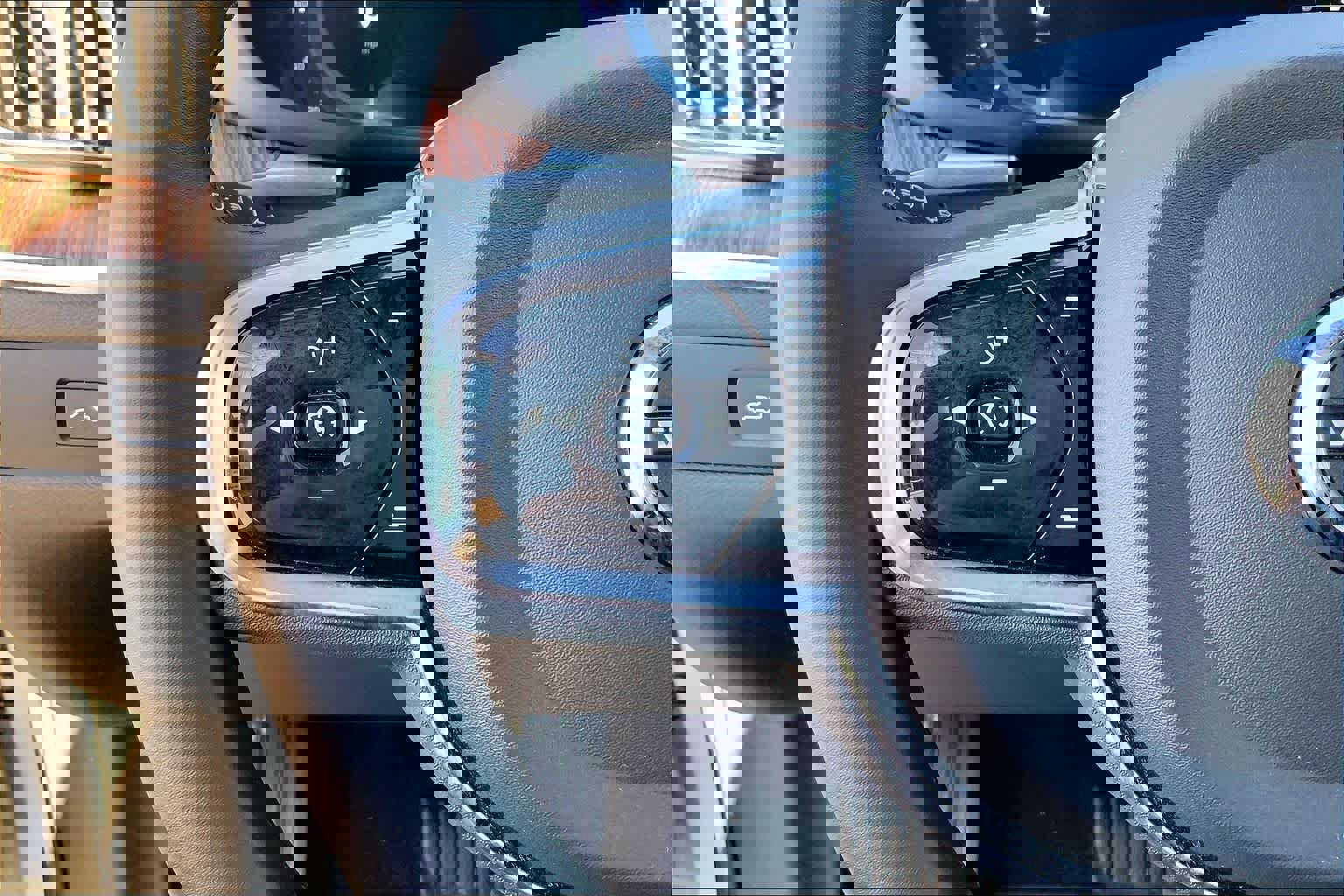 Used 2024 Volvo XC60 B5 Ultimate image 23