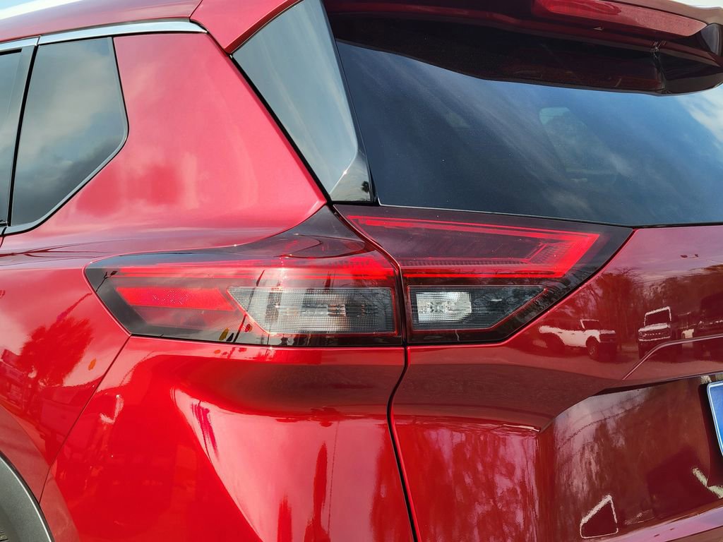 Used 2025 Nissan Rogue SL w/ SL Premium Package image 11