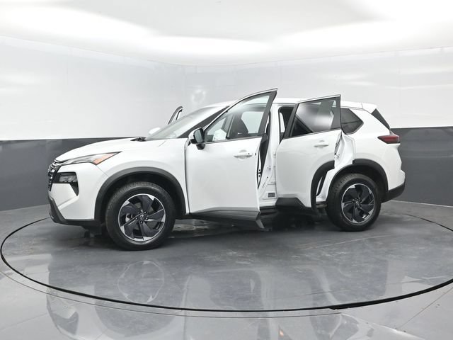 Used 2025 Nissan Rogue SV AWD/4WD image 30