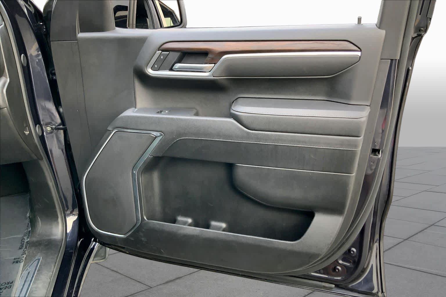 Used 2025 GMC Sierra 1500 SLT AWD/4WD image 21