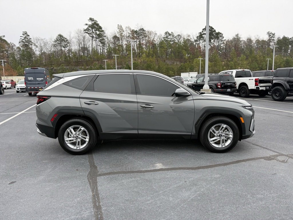 Used 2025 Hyundai Tucson SE image 9