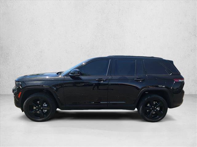 Used 2023 Jeep Grand Cherokee Limited w/ Black Appearance Package AWD/4WD image 10