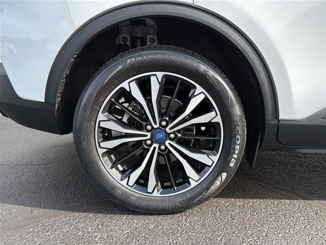 Certified 2022 Ford Escape SEL w/ SEL Stealth AWD Package image 39