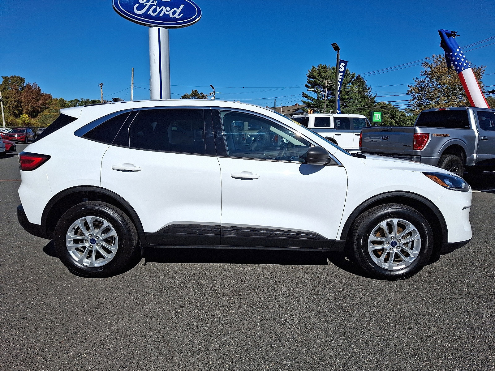 Certified 2022 Ford Escape SE w/ Convenience Package image 3
