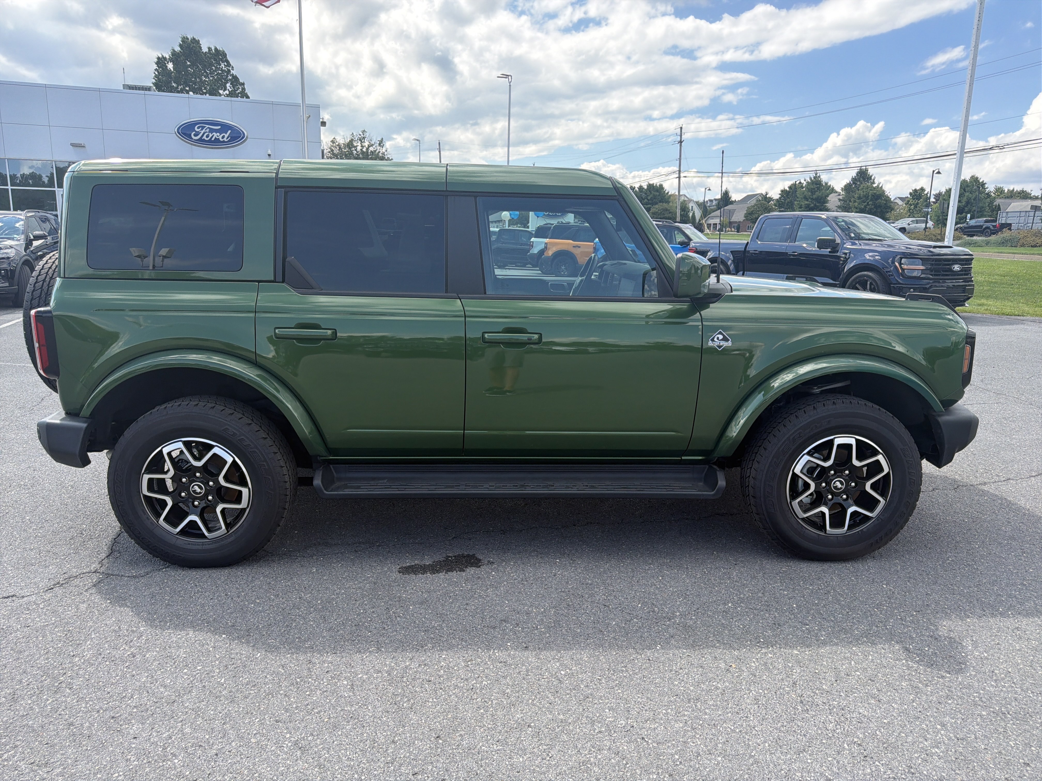 Certified 2025 Ford Bronco Outer Banks AWD/4WD image 2