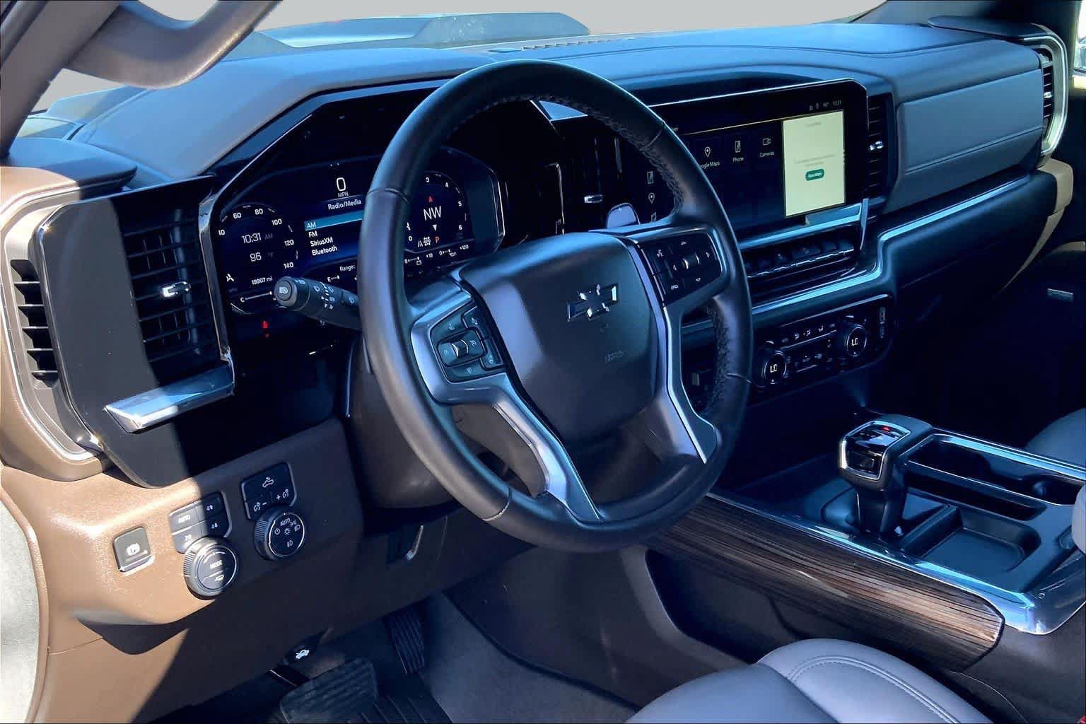 Used 2024 Chevrolet Silverado 1500 LT Trail Boss w/ Convenience Package II AWD/4WD image 16