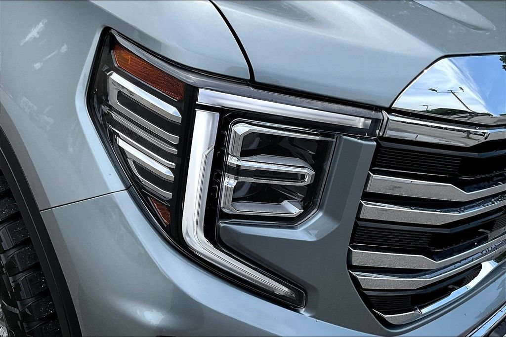 Used 2025 GMC Sierra 1500 SLT AWD/4WD image 34
