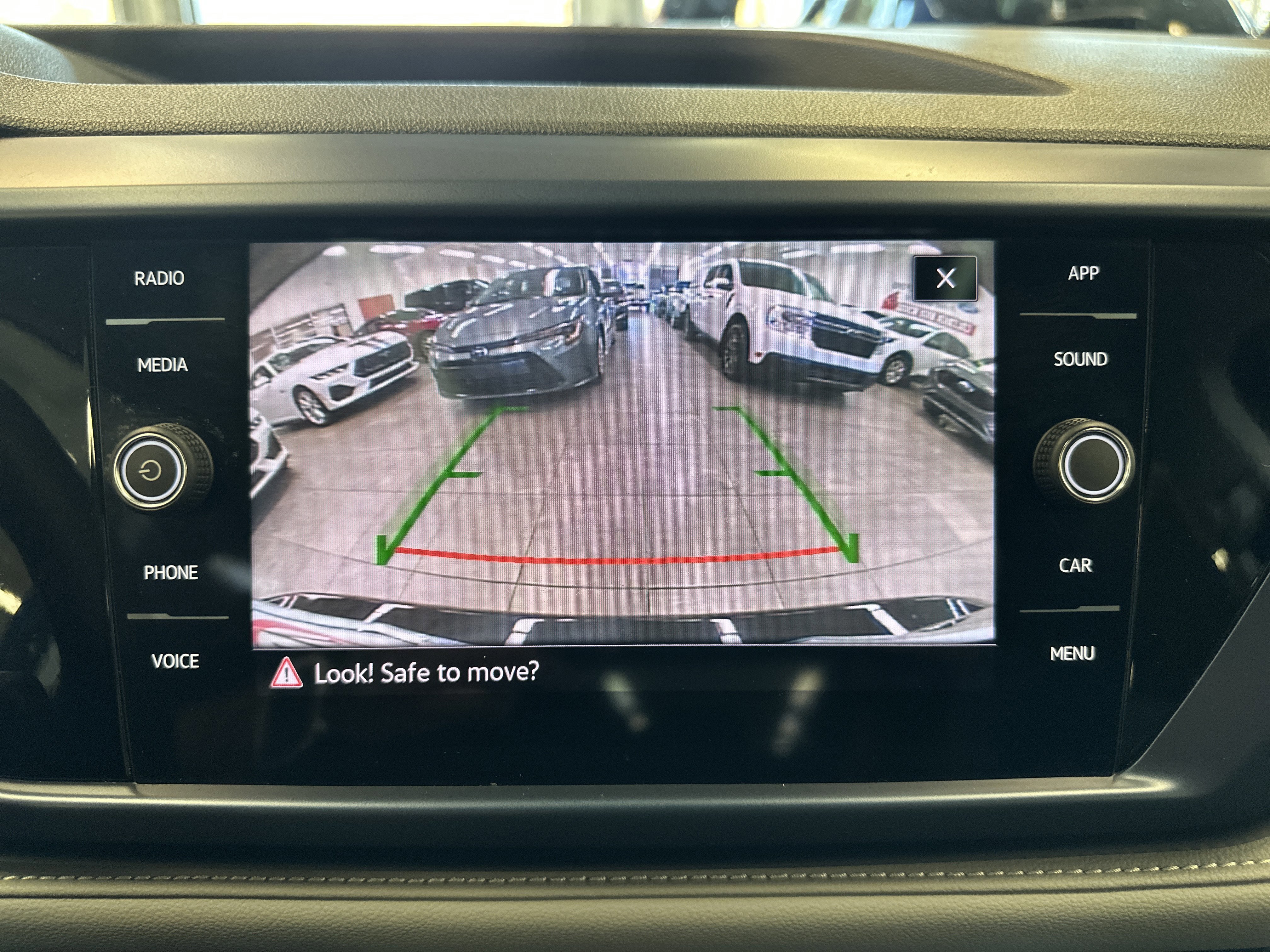 Used 2024 Volkswagen Taos SE image 31