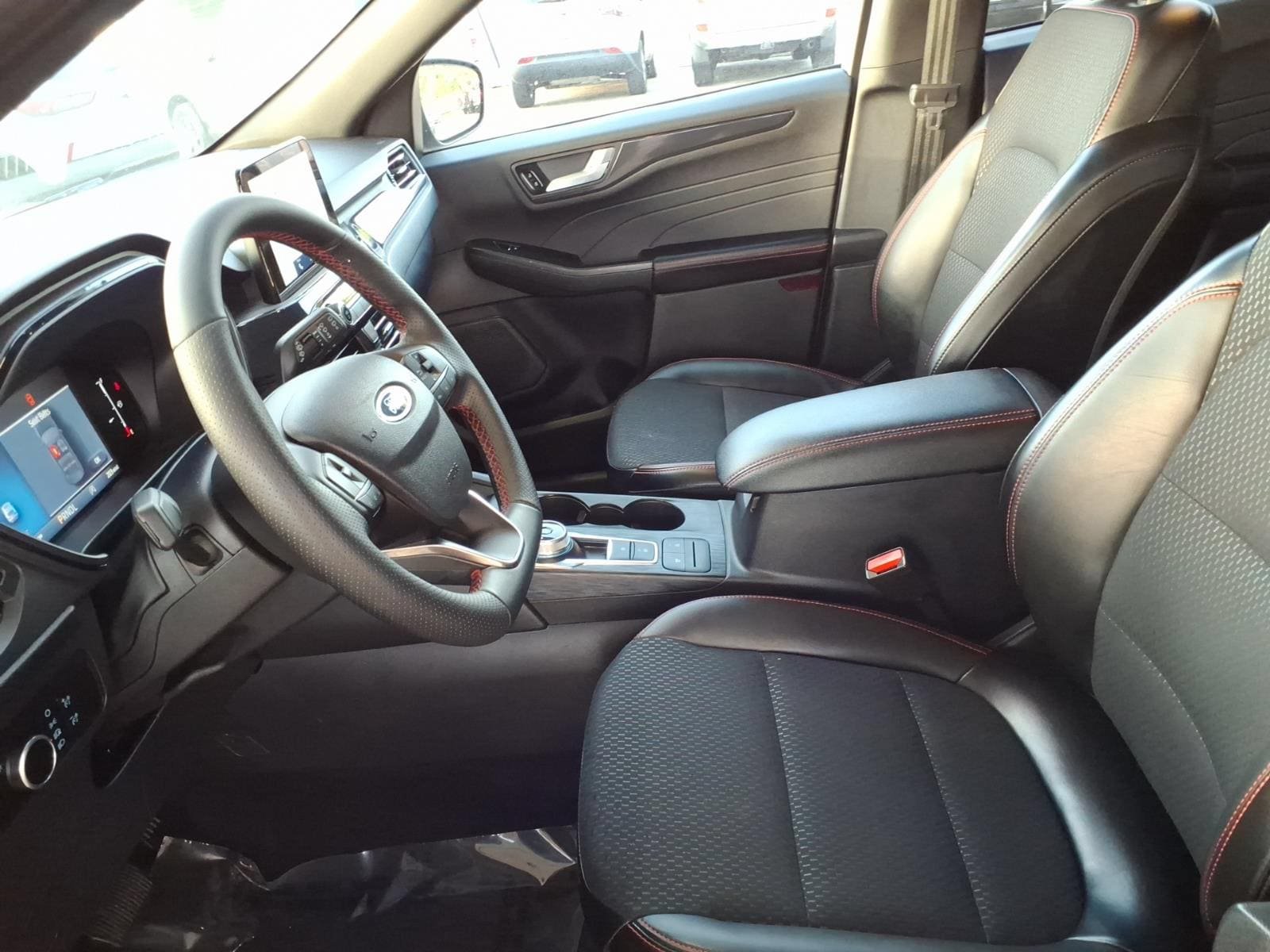 Certified 2025 Ford Escape ST-Line AWD/4WD image 10