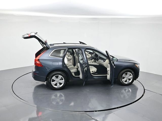 Used 2022 Volvo XC60 B5 Momentum image 45