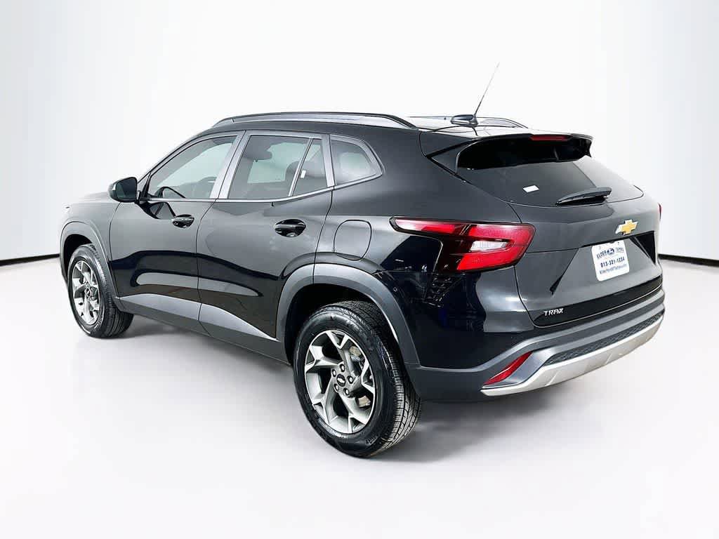 Used 2025 Chevrolet Trax LT w/ LT Convenience Package FWD image 4