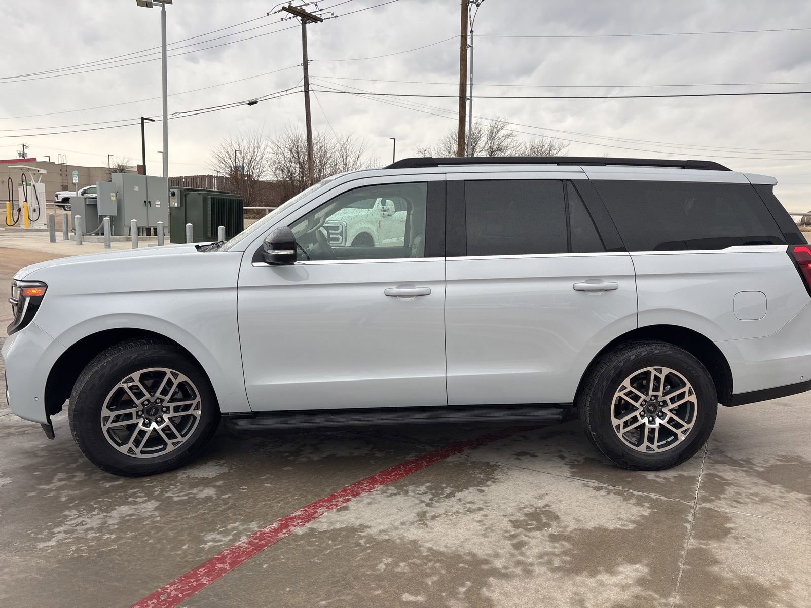 Certified 2025 Ford Expedition Active image 4