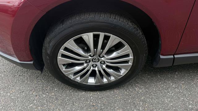Used 2023 Toyota Venza XLE AWD/4WD image 6