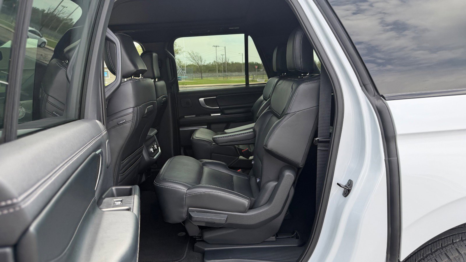 Certified 2025 Ford Expedition Max Platinum w/ Stealth Performance Package AWD/4WD image 21