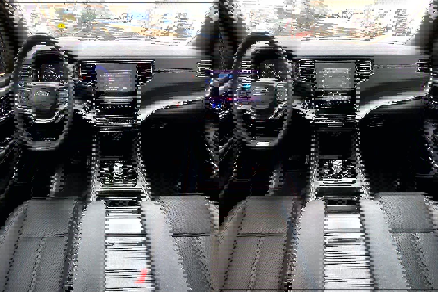 Used 2024 Jeep Wagoneer L Series II w/ Convenience Group I image 16