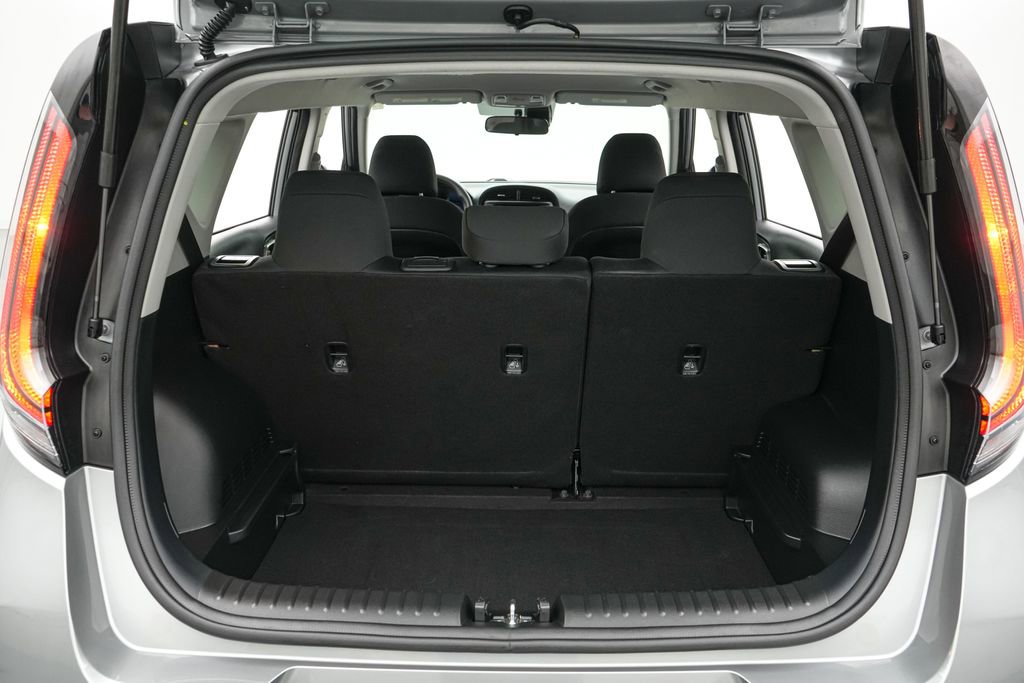 Used 2025 Kia Soul LX FWD image 20