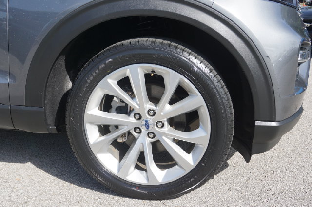 Certified 2023 Ford Explorer Platinum w/ Technology Package AWD/4WD image 18