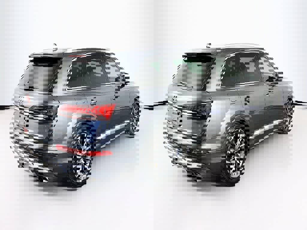 Used 2021 Audi SQ7 Premium Plus w/ Executive Package image 5