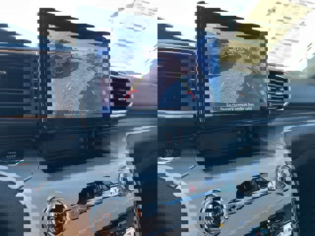 Certified 2022 Ford Explorer XLT w/ Equipment Group 202A image 21