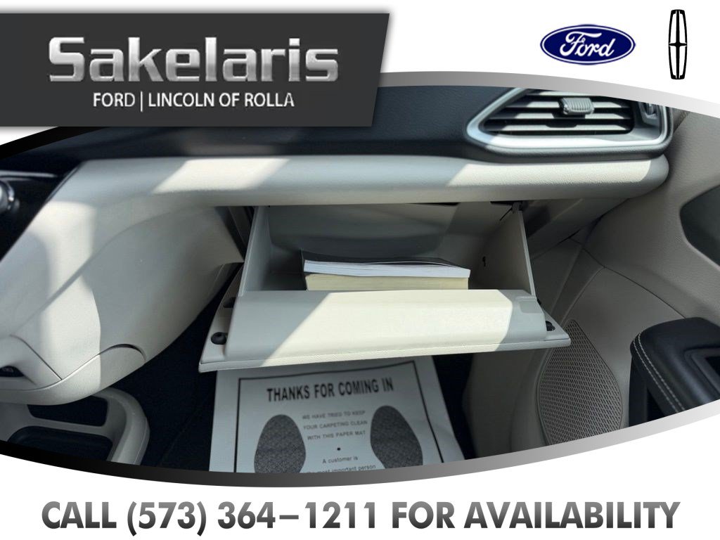 Used 2022 Chrysler Pacifica Touring-L FWD image 33