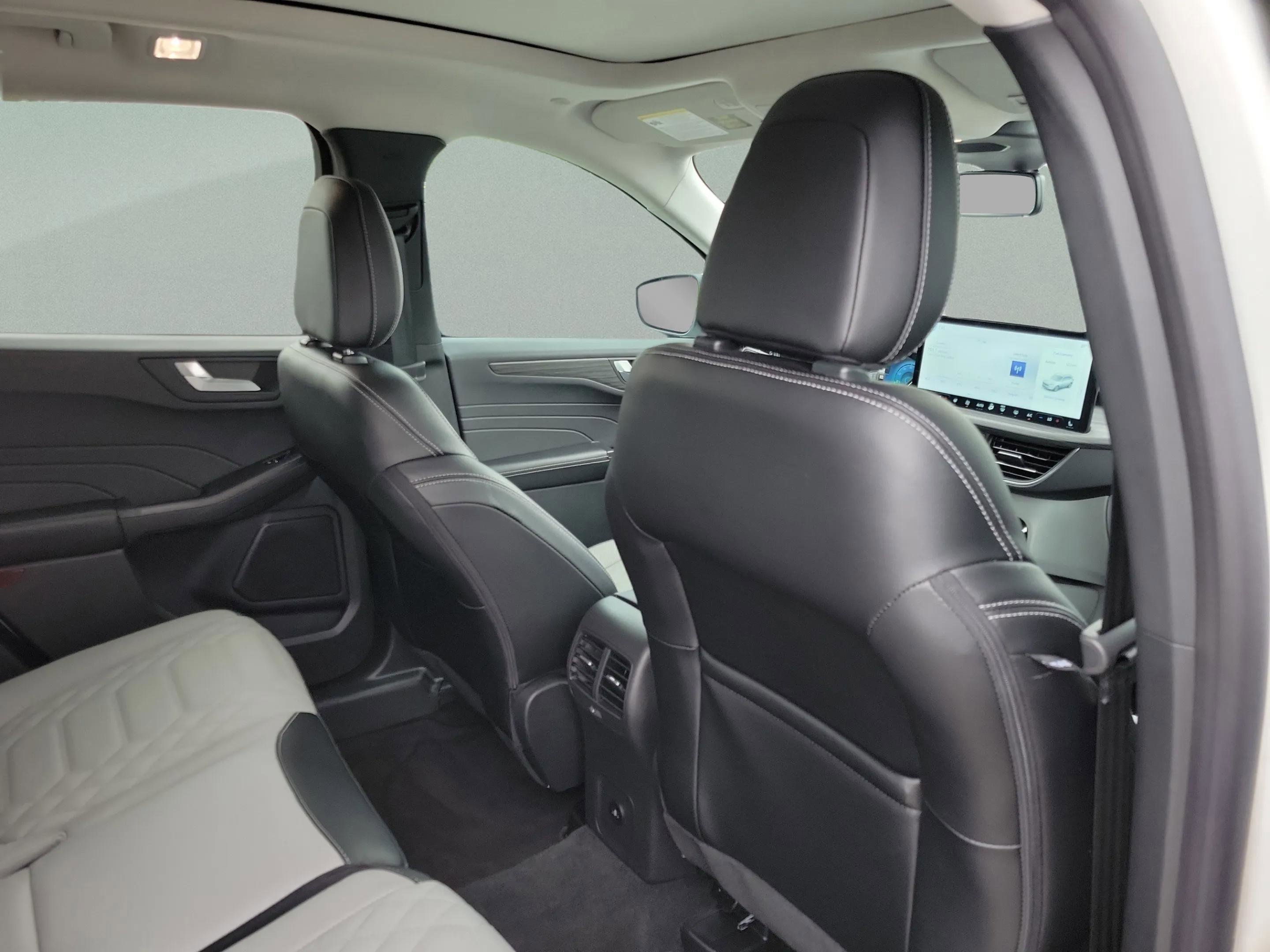 Certified 2024 Ford Escape SE w/ PHEV Premium Package image 20