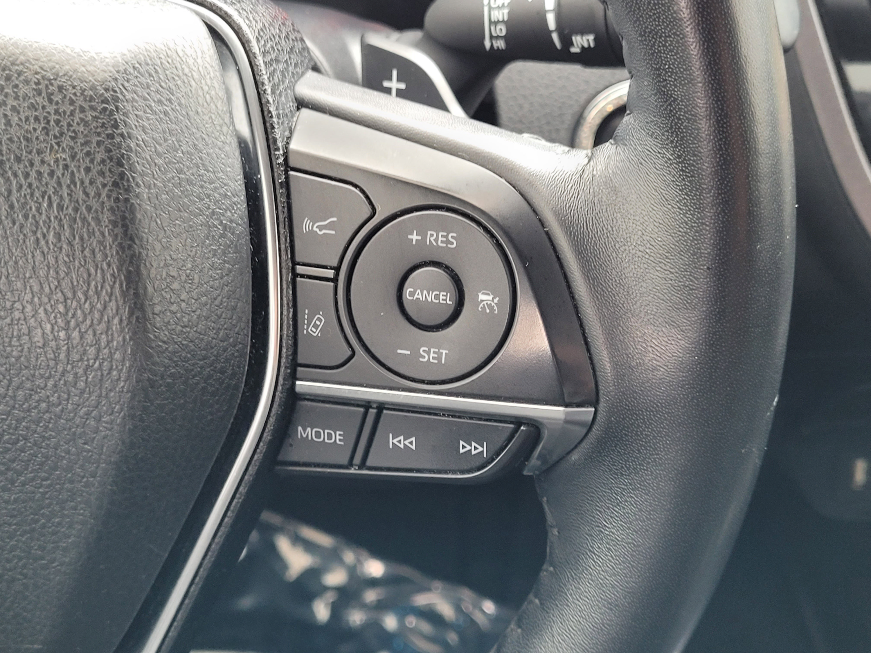 Used 2019 Toyota Camry XSE FWD image 14