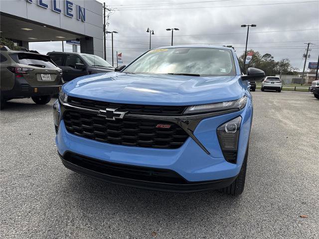 Used 2024 Chevrolet Trax RS w/ Driver Confidence Package image 2