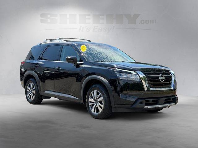 Used 2023 Nissan Pathfinder SL AWD/4WD image 2