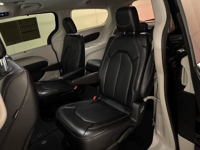 Used 2024 Chrysler Pacifica Touring-L FWD image 31