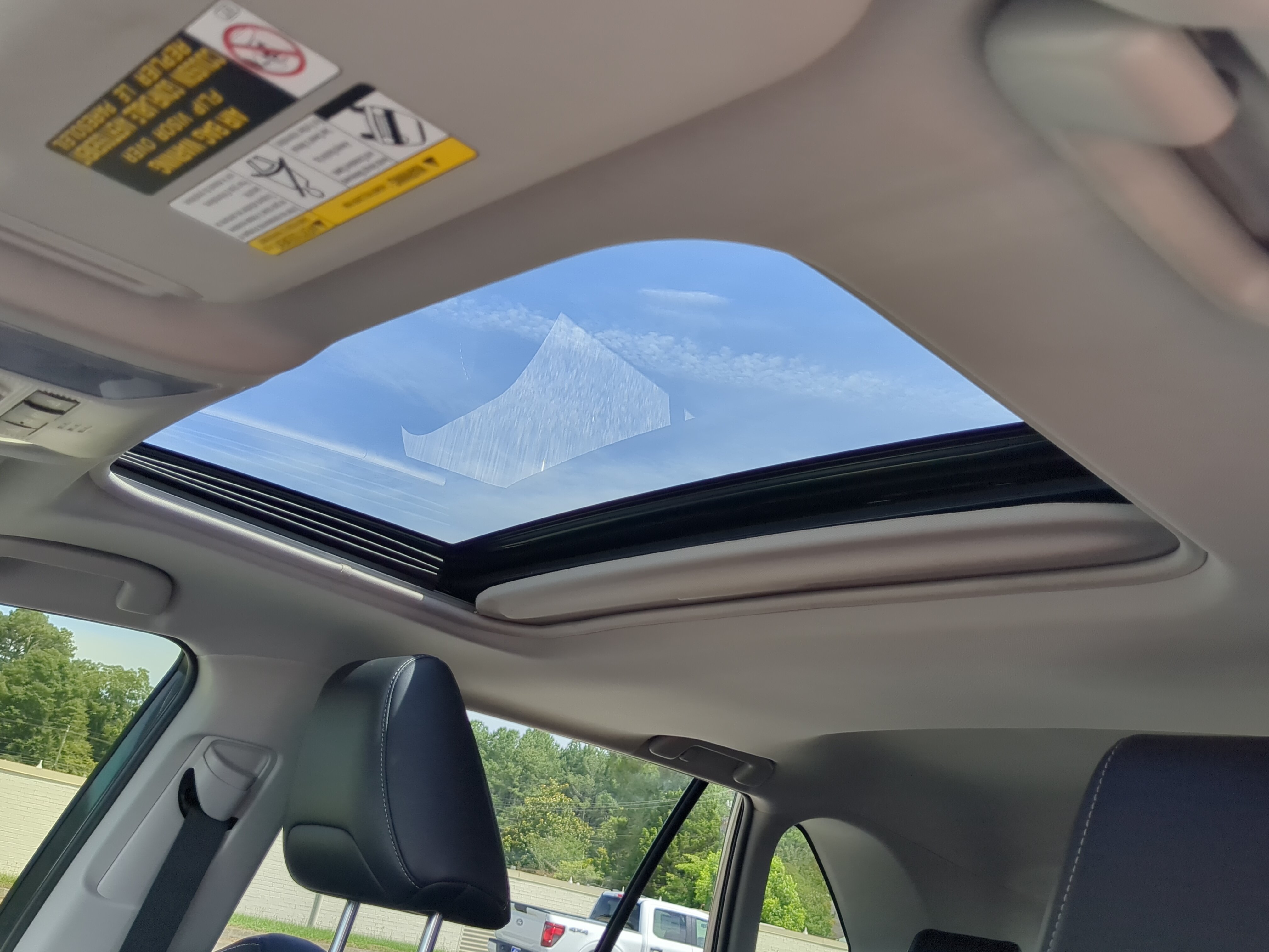 Used 2020 Toyota RAV4 XLE Premium FWD image 18