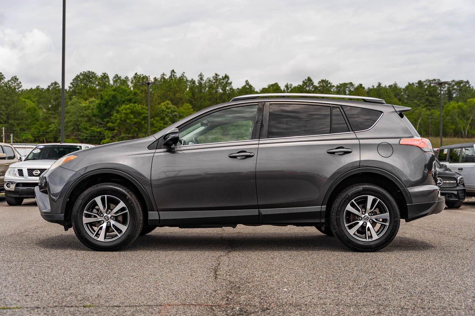 Used 2018 Toyota RAV4 XLE w/ Plus Extra Value Package FWD image 4