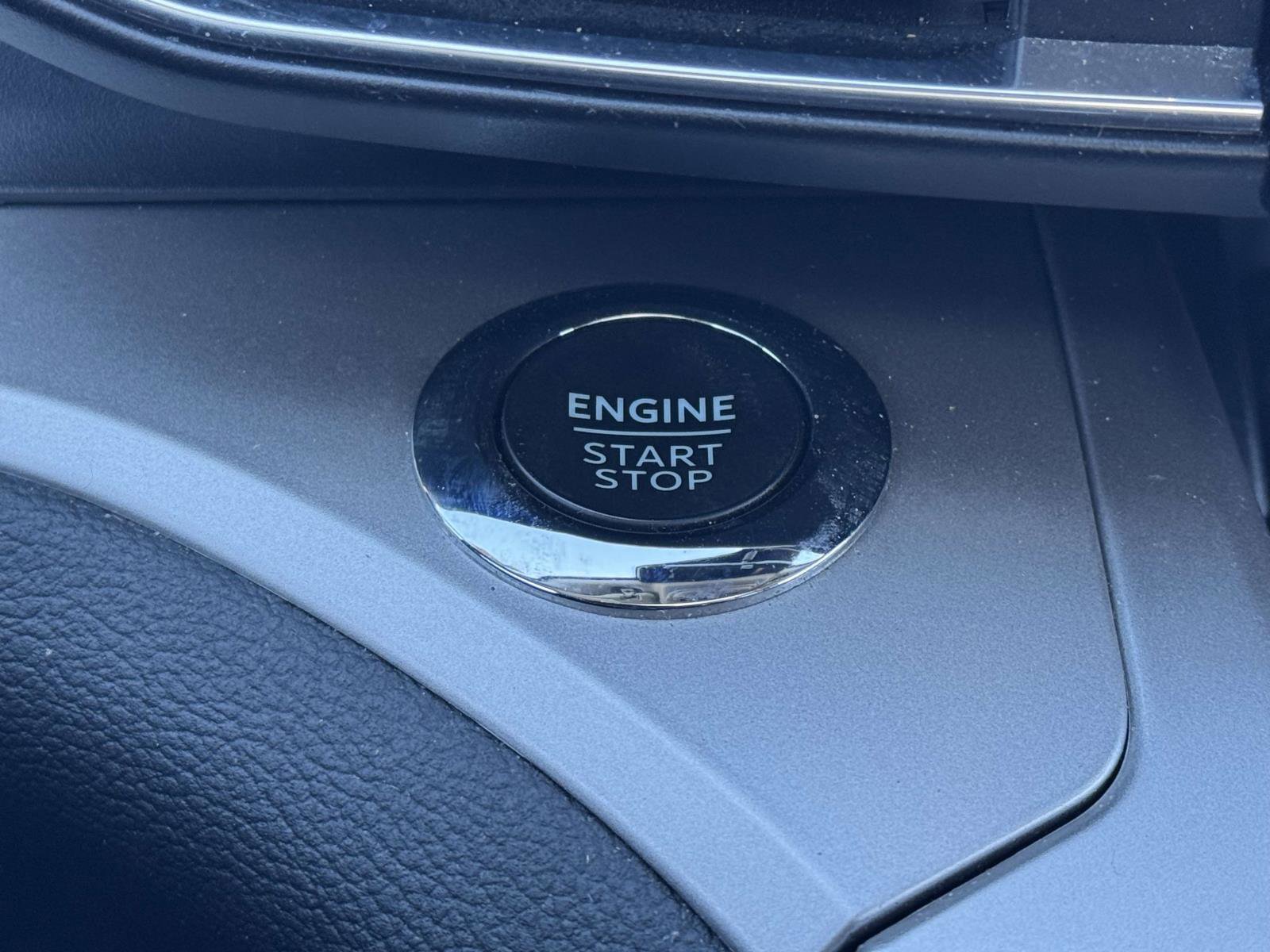 Certified 2022 Ford Explorer XLT w/ Equipment Group 202A image 27