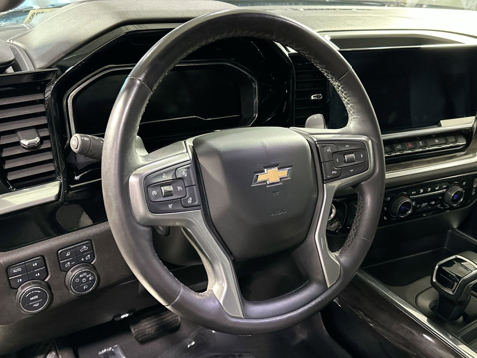 Used 2023 Chevrolet Silverado 1500 LTZ image 18