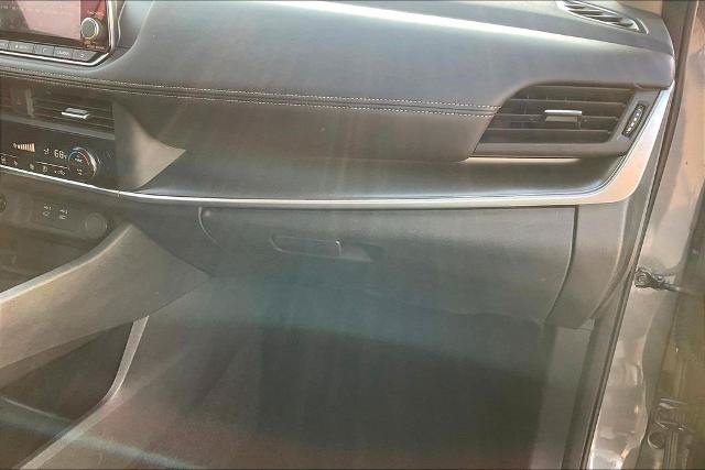 Used 2025 Nissan Rogue SV FWD image 25