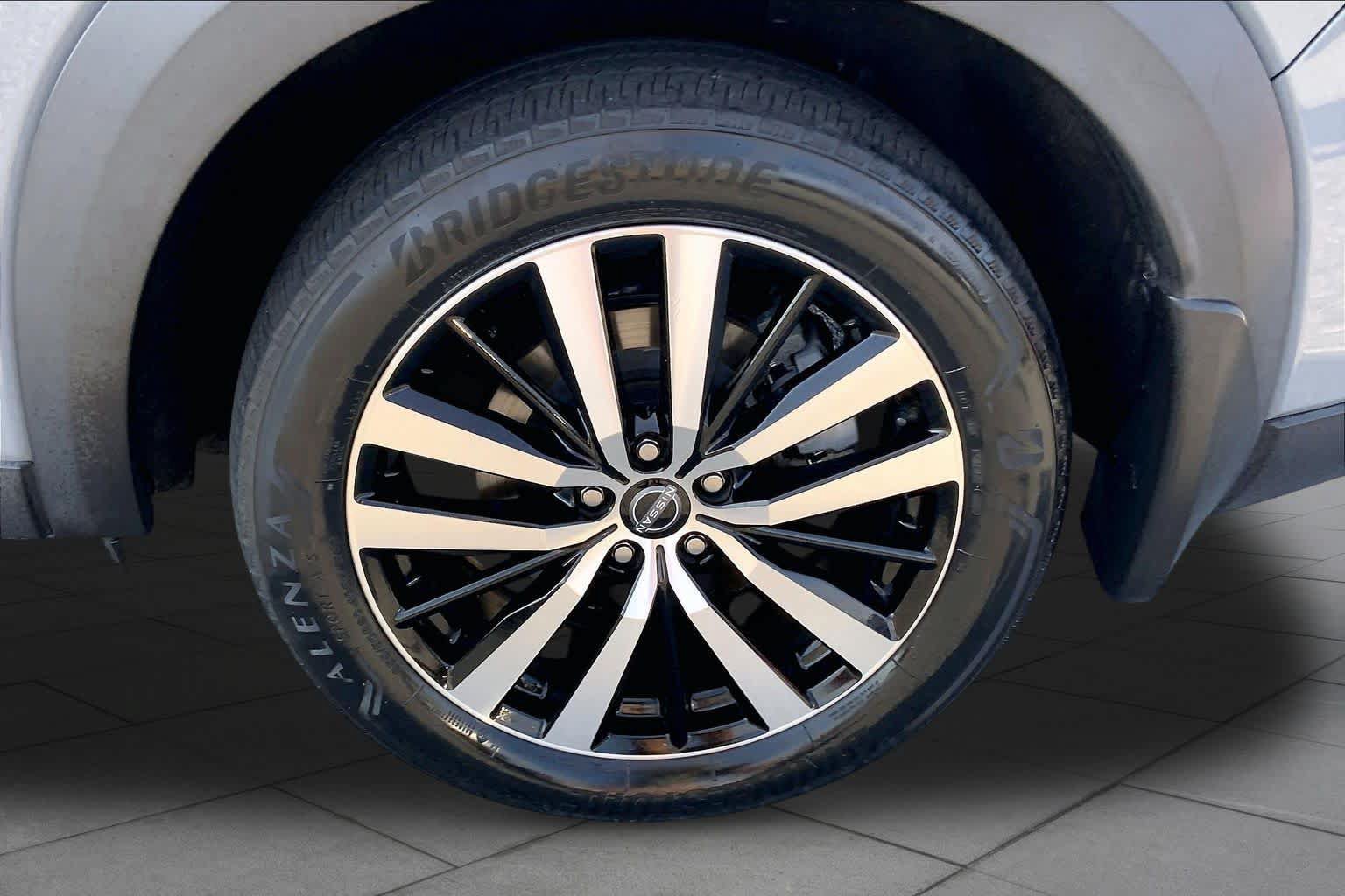Used 2023 Nissan Pathfinder Platinum AWD/4WD image 10