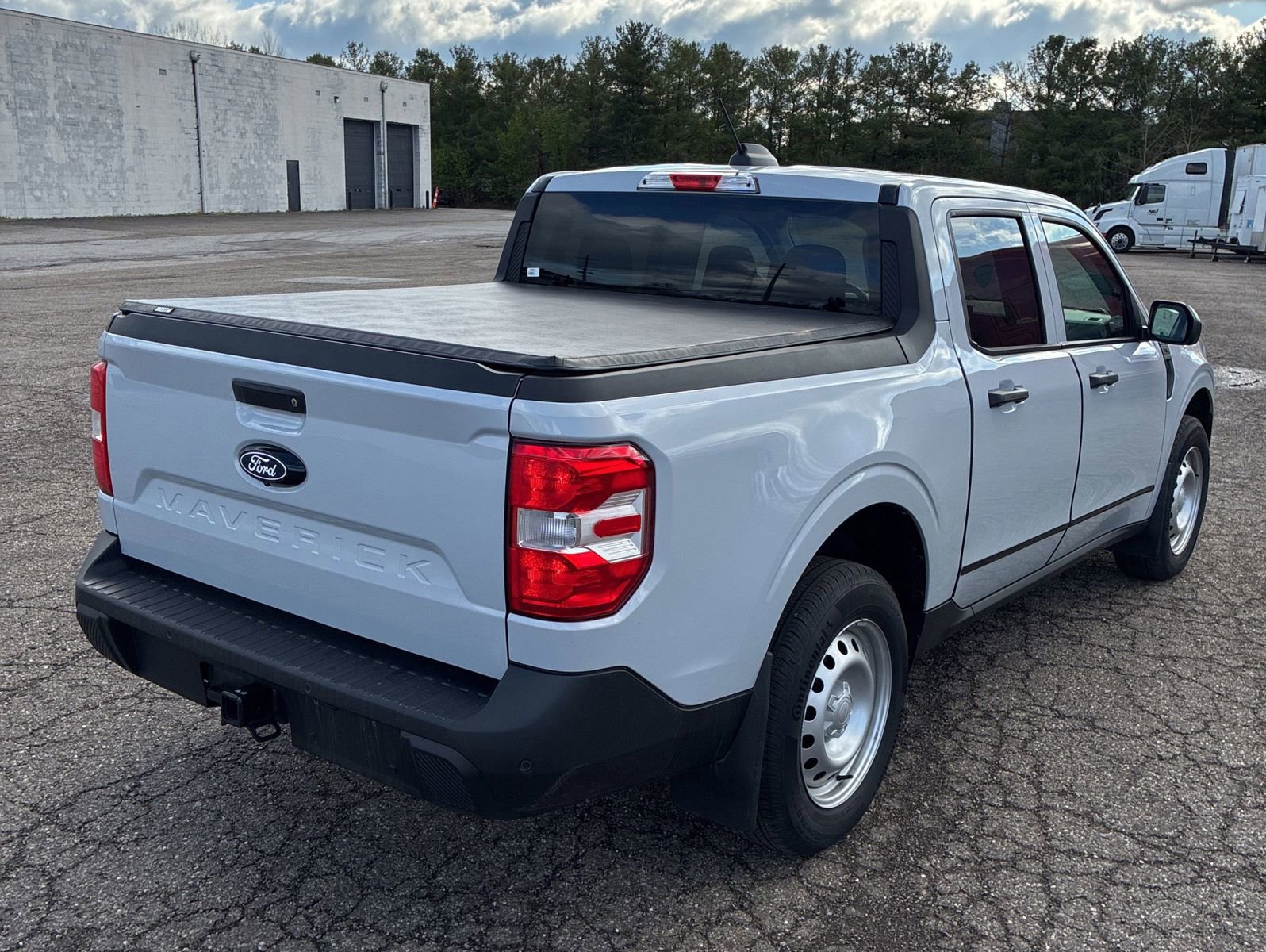 Certified 2025 Ford Maverick XL w/ Equipment Group 102A AWD/4WD image 3