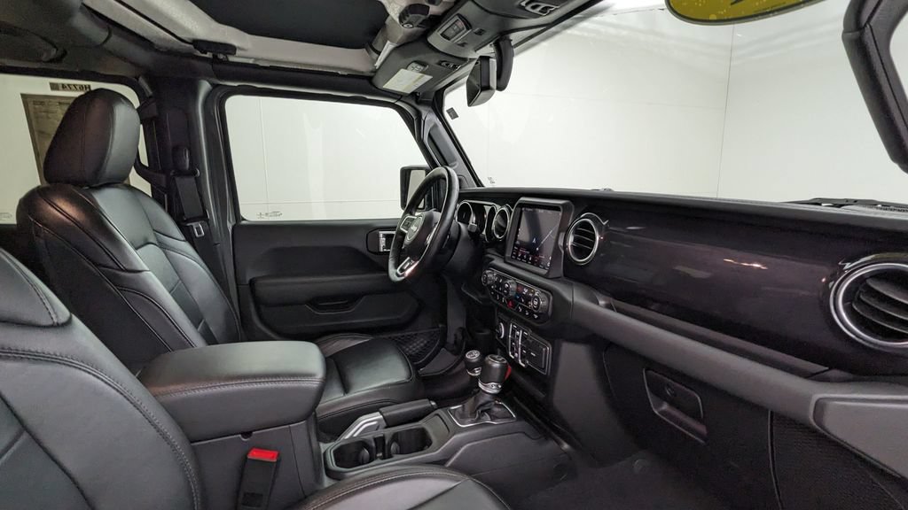 Used 2021 Jeep Wrangler Unlimited Sahara AWD/4WD image 39