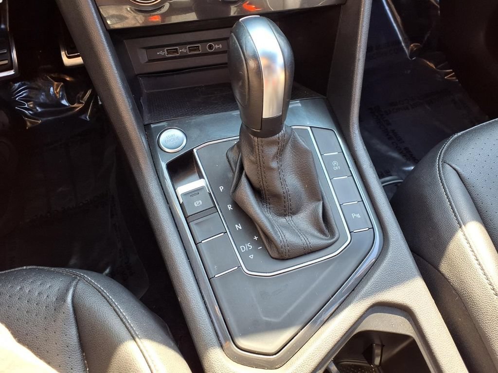 Used 2020 Volkswagen Tiguan SE R-Line FWD image 16
