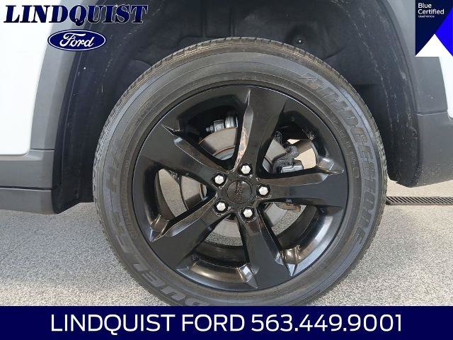 Used 2024 Jeep Grand Cherokee Altitude AWD/4WD image 22