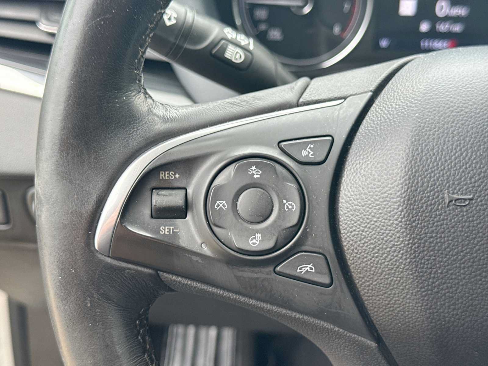 Used 2020 Buick Enclave Premium w/ Sun and Sites Package FWD image 23