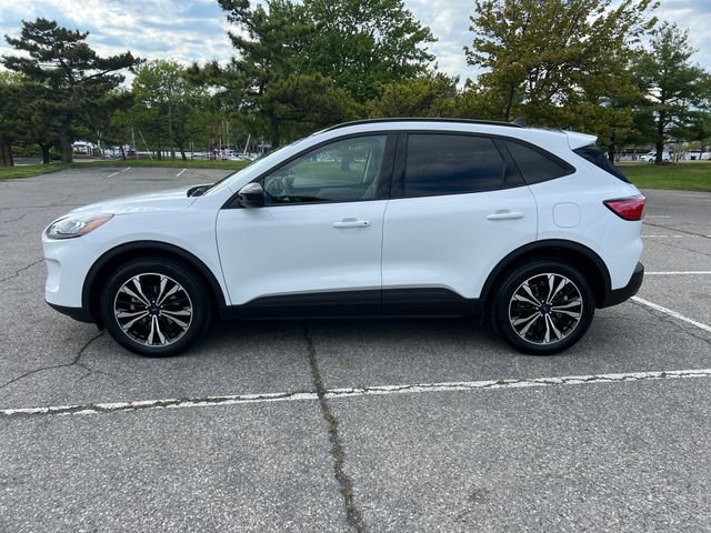 Certified 2022 Ford Escape SE w/ SE Sport Appearance Package AWD/4WD image 6