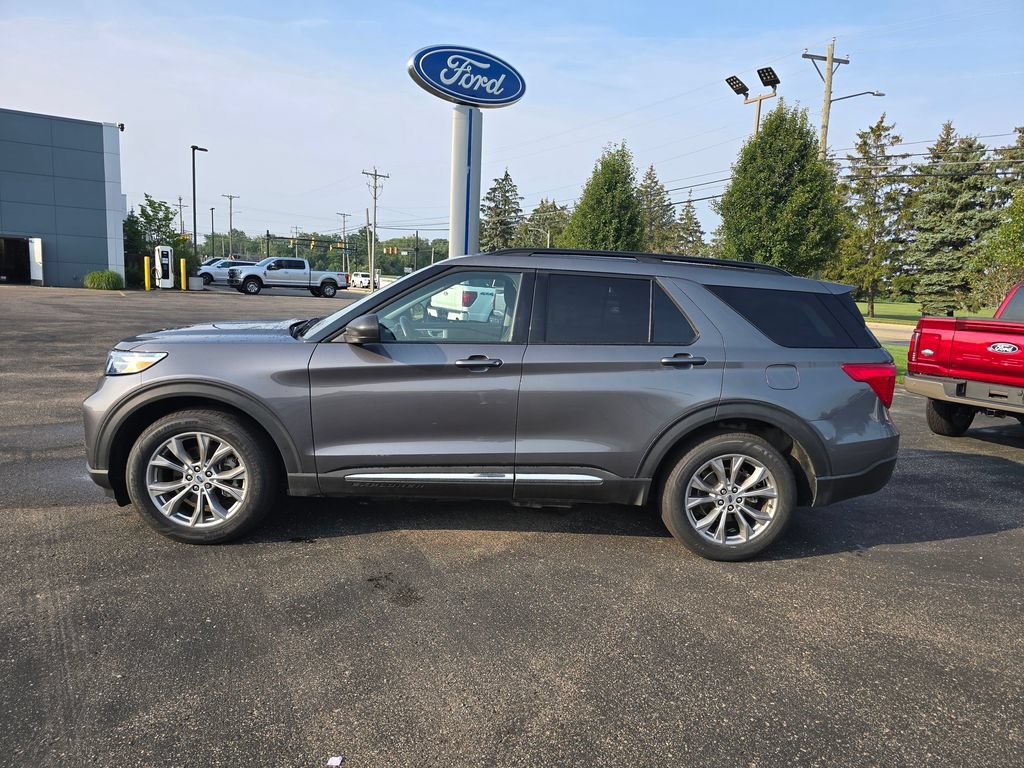 Certified 2023 Ford Explorer XLT w/ Equipment Group 202A AWD/4WD image 2