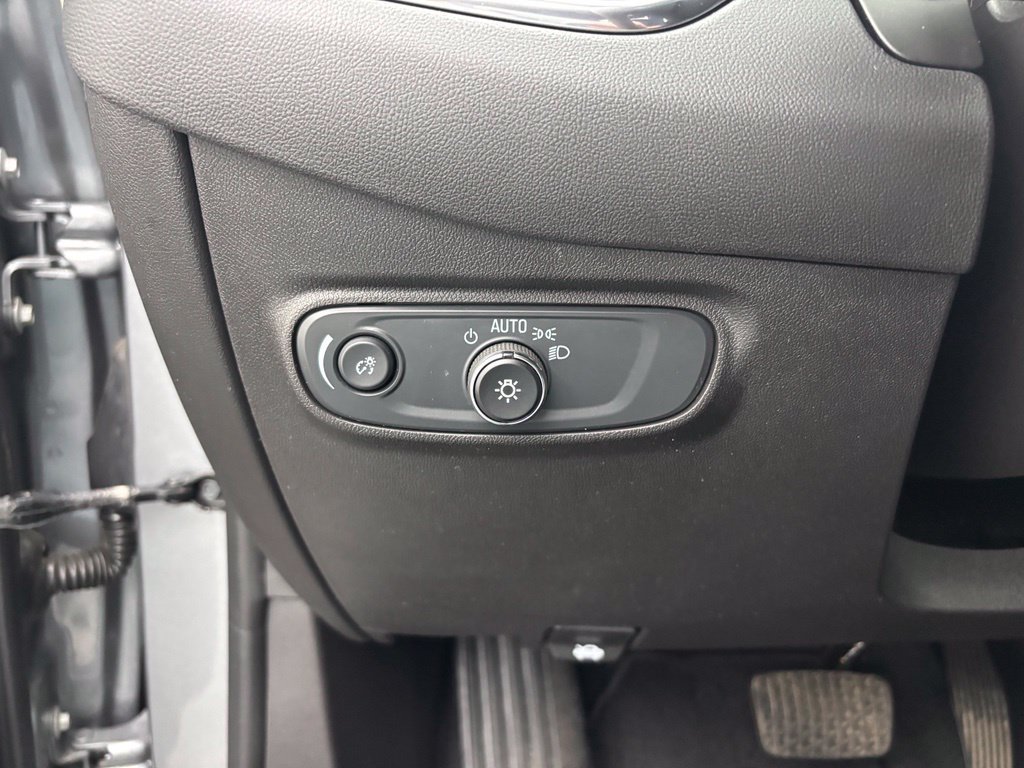 Used 2024 Chevrolet Equinox LS FWD image 27