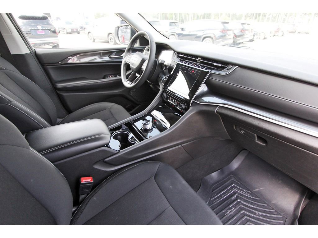 Used 2023 Jeep Grand Cherokee L Laredo AWD/4WD image 32