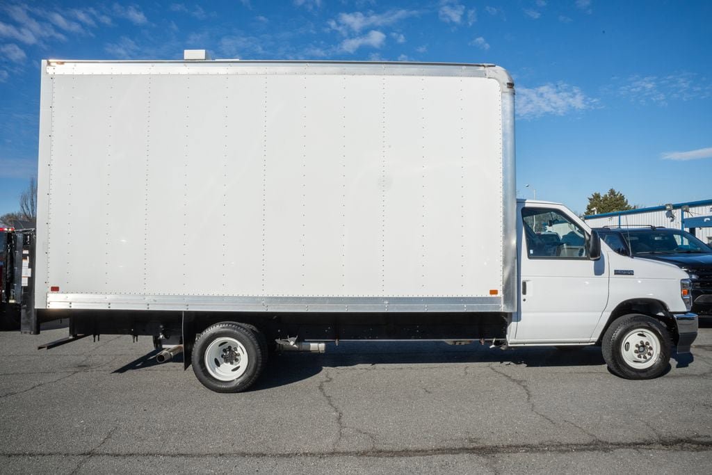 Certified 2023 Ford E-450 and Econoline 450 Super Duty w/ Power Windows & Locks Group RWD image 3