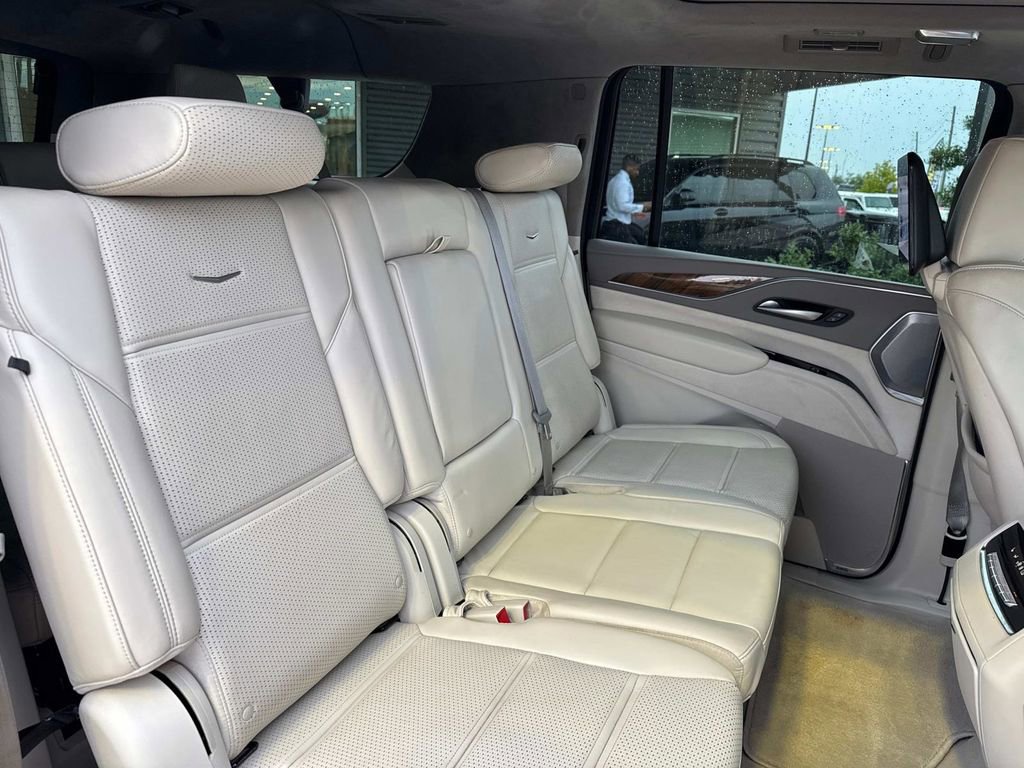 Used 2023 Cadillac Escalade ESV Sport Platinum image 11