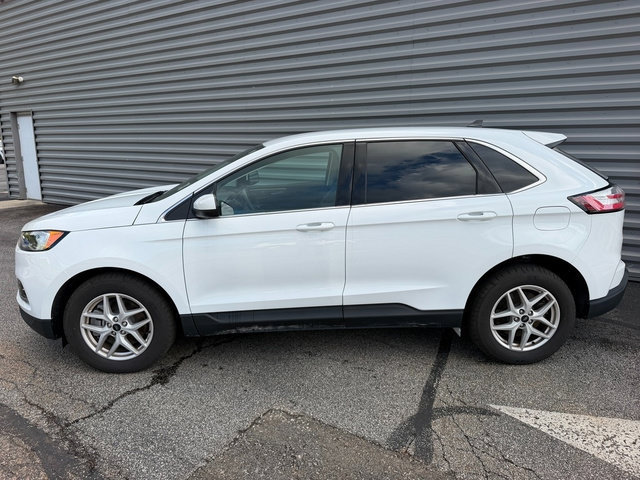 Certified 2024 Ford Edge SEL w/ Convenience Package AWD/4WD image 2