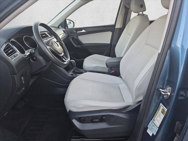 Used 2020 Volkswagen Tiguan SE w/ Panoramic Sunroof Package AWD/4WD image 16